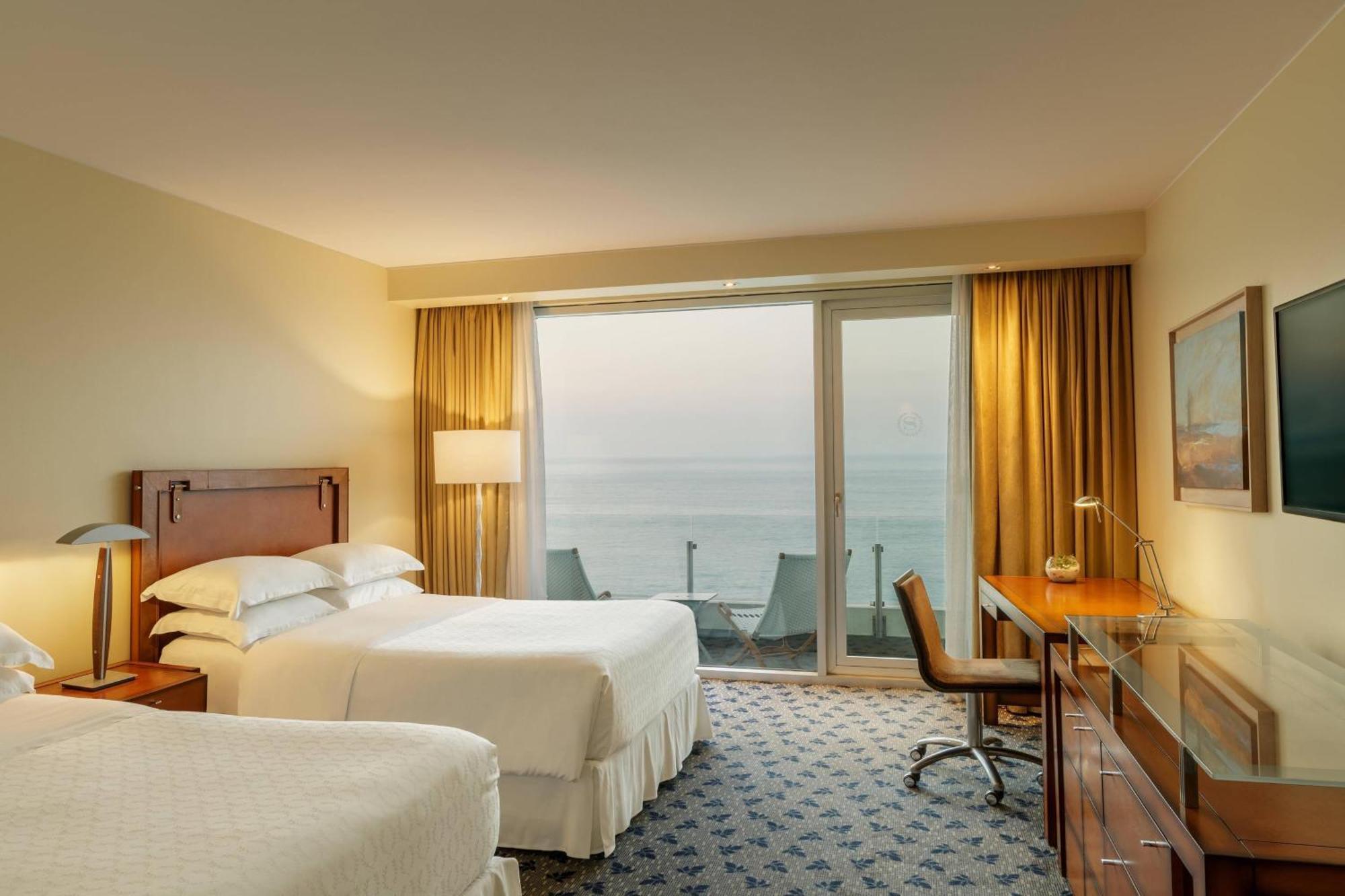 Sheraton Miramar Hotel & Convention Center Він'я-дель-Мар Екстер'єр фото A guest room at the Hilton Alexandria