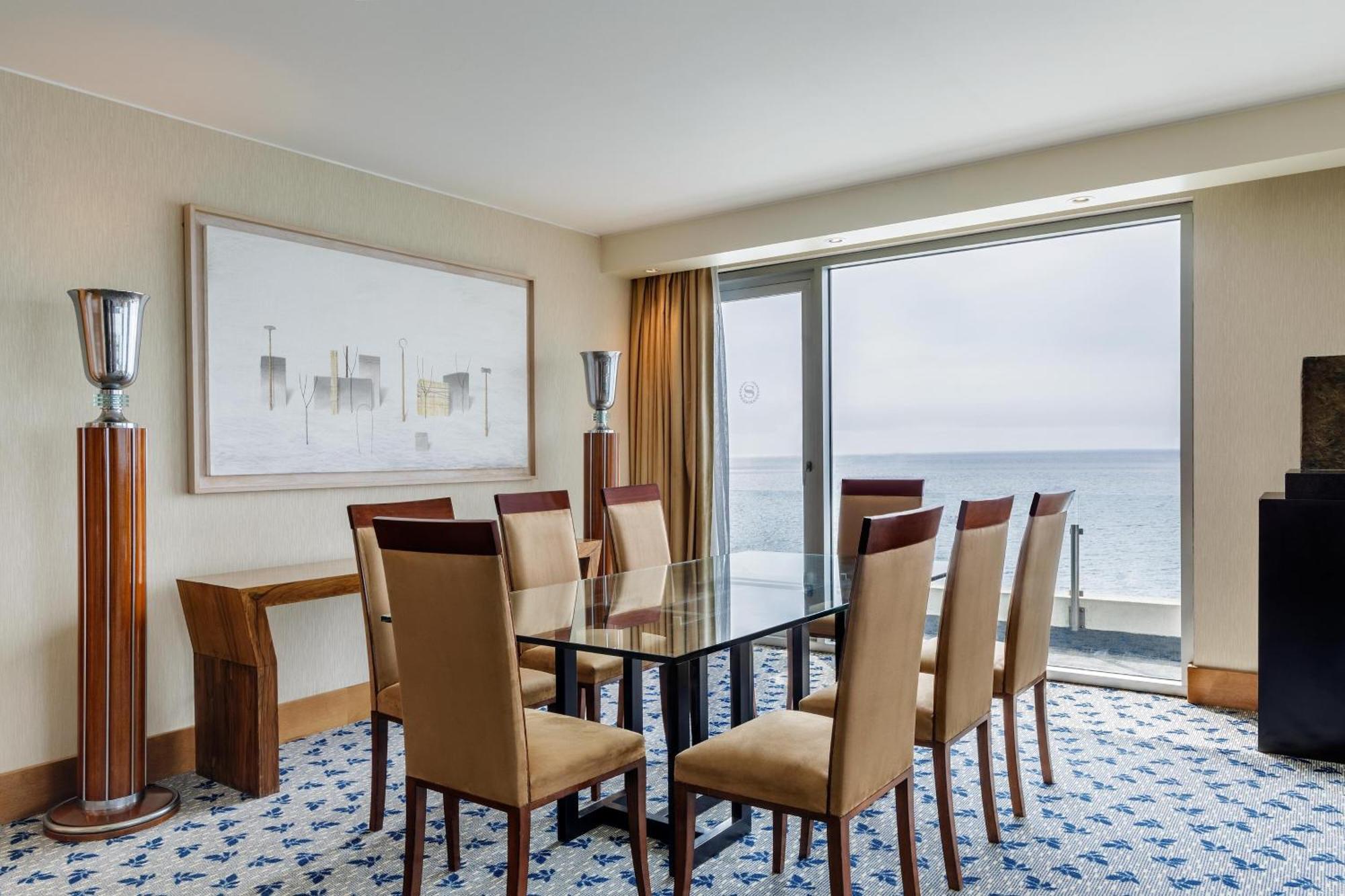 Sheraton Miramar Hotel & Convention Center Він'я-дель-Мар Екстер'єр фото A dining room in a suite at the Hilton Tel Aviv