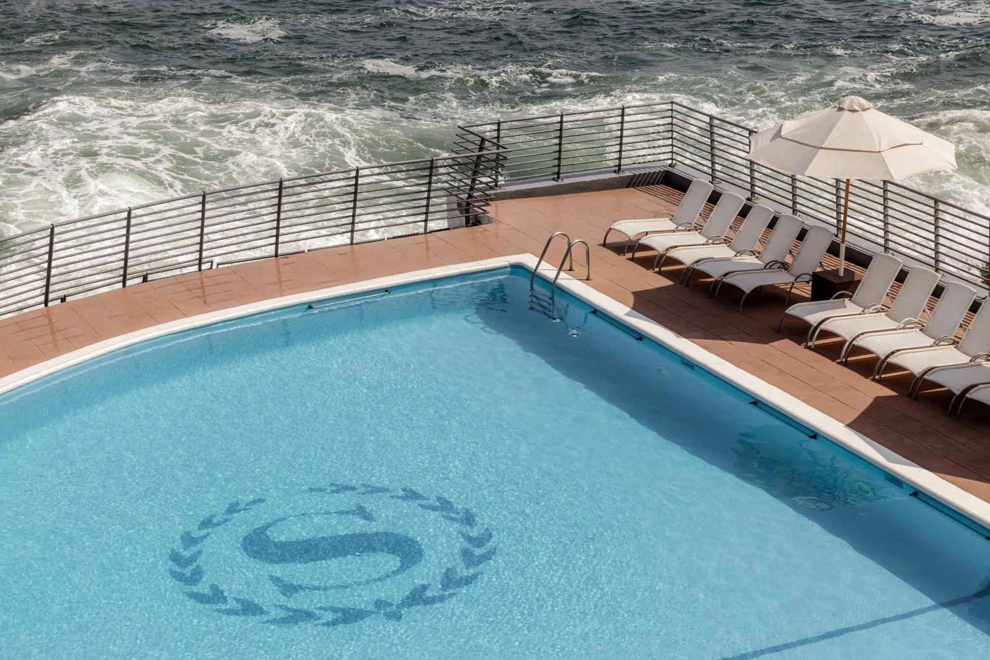Sheraton Miramar Hotel & Convention Center Він'я-дель-Мар Екстер'єр фото The pool on the top deck of the ship